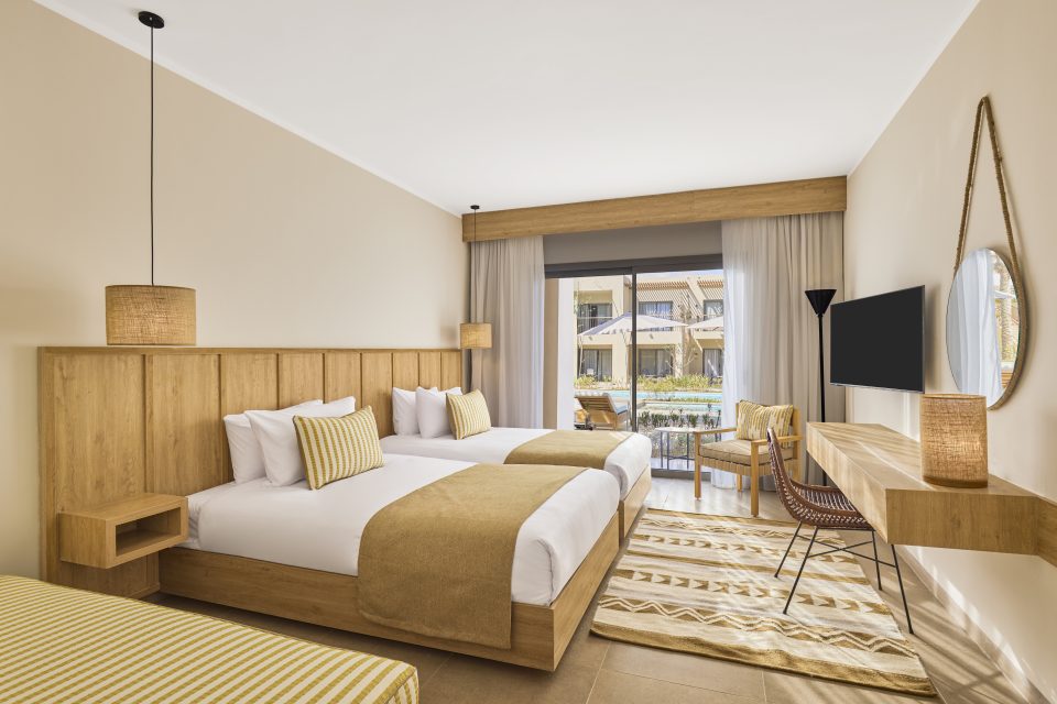 1522_JAZ ALMAZA BLU_Superior Room pool View Twin Bed