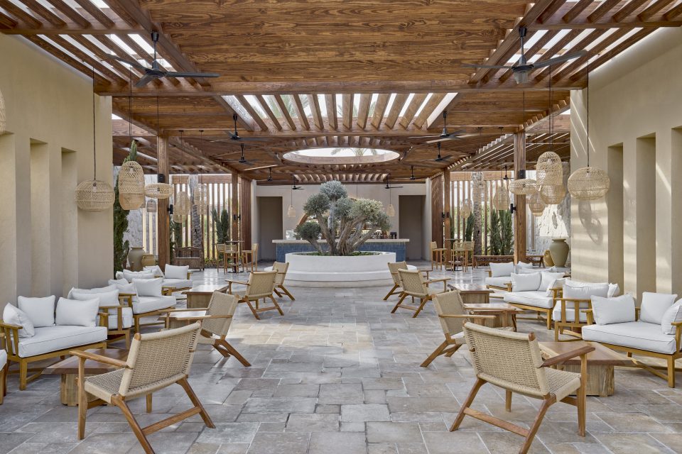 6068_JAZ ALMAZA BLU_Mira Lobby Bar Morning Shot