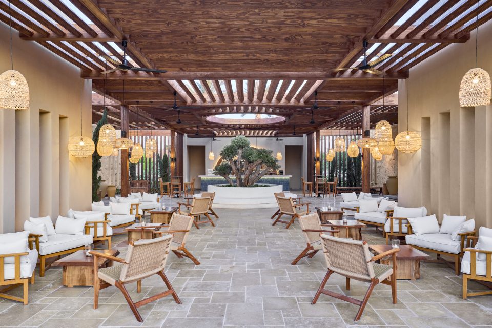 8784_JAZ ALMAZA BLU_Mira Lobby Bar