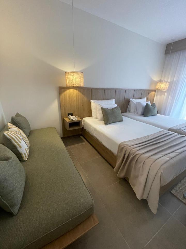 alamza-blue-hotel (1)