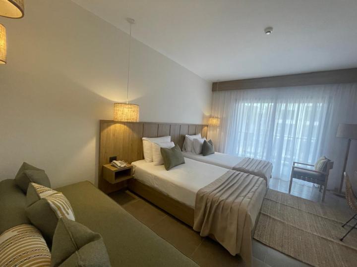 alamza-blue-hotel (5)