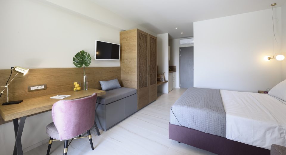 Serenity-Suites—Deluxe-soba-iz-drugog-ugla