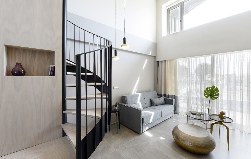 Serenity-Suites—Pogled-na-dnevni-boravak