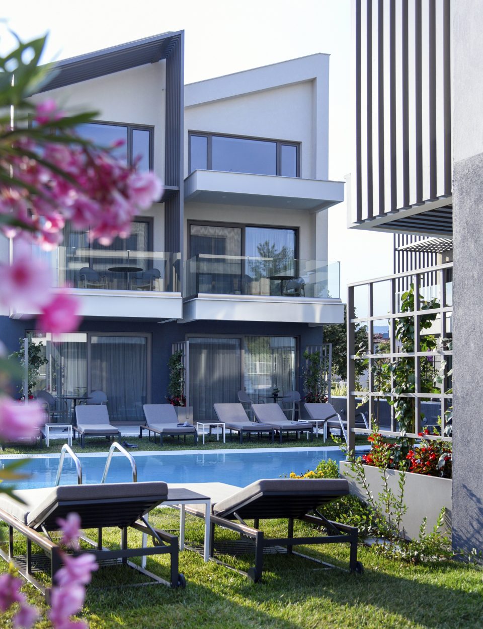 Serenity-Suites—Spoljašnjost-hotela