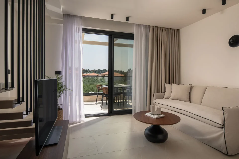 – Vista Luxury Suites – Duplex Suite -living room