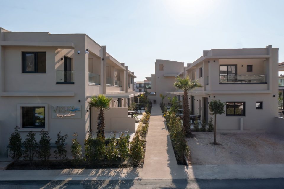 Vista Luxury Suites – entrance